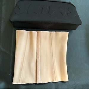 Skims waist trainer